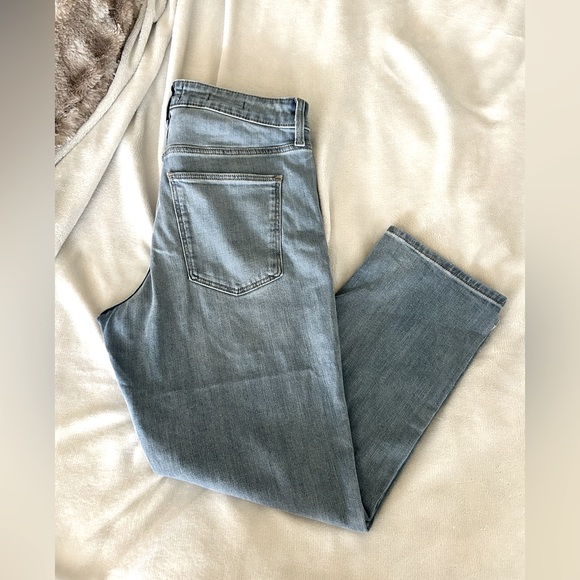 Universal Thread Denim - High rise slim straight. Size 8. Medium wash jeans. Stretch. Worn once.